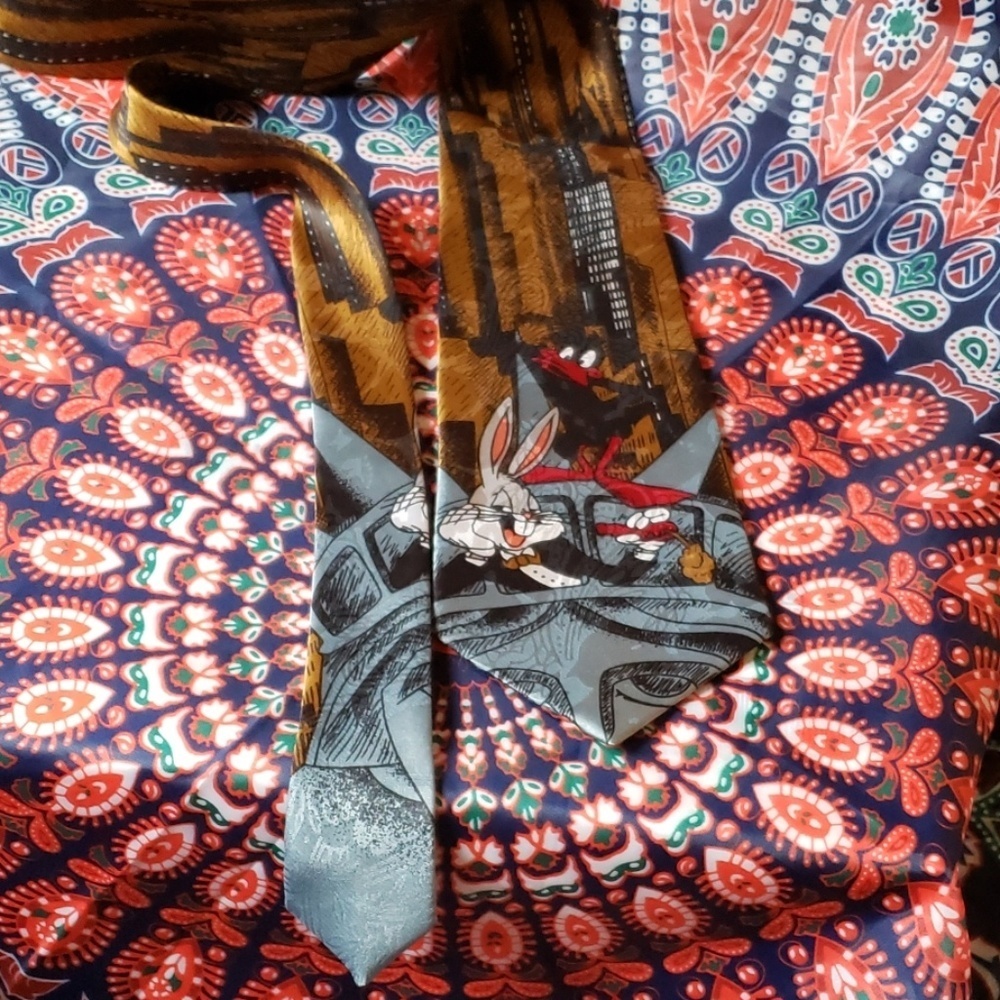 Vintage 1990's Warner Brothers Bugs Bunny Daffy Duck New York City necktie